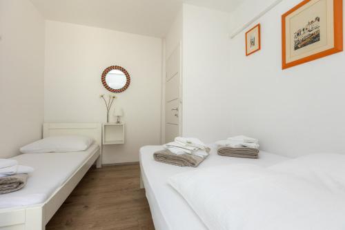 En eller flere senge i et værelse på Sea Sound Apartments Rea