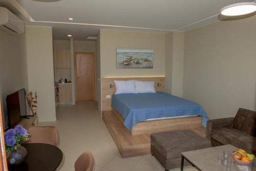 En eller flere senge i et værelse på Rafaela Apartments