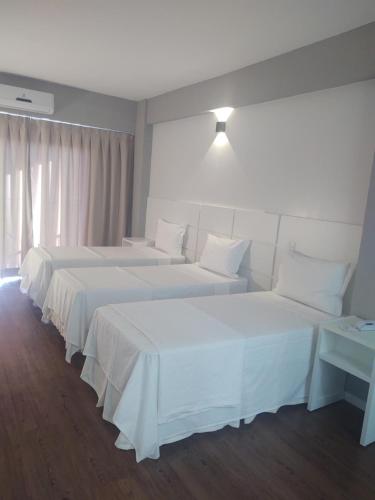 Ένα ή περισσότερα κρεβάτια σε δωμάτιο στο Hotel Quartzo