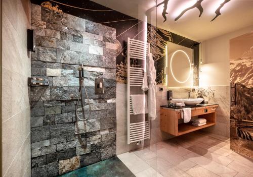 Koupelna v ubytování ABINEA Dolomiti Romantic SPA