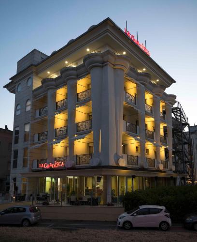 Bangunan di mana terletaknya hotel