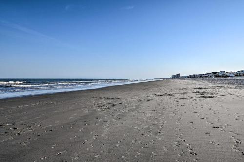 Couple’s Retreat w/ Balcony in Surfside Beach! photo 21