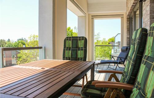 a porch with a wooden table and chairs at Charmante Fewo In Strandnähe in Varel
