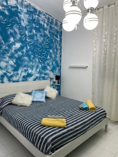 a bedroom with a bed with towels on it at Casa anticaglie P.Secca in Punta Secca
