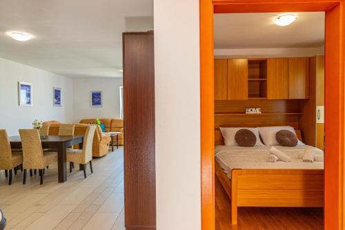 Postel nebo postele na pokoji v ubytování Apartmani Maya