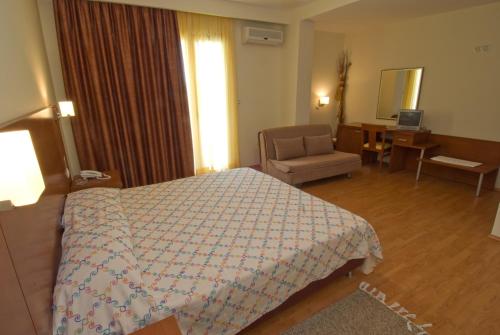 Gallery image of Zorbas Hotel in Myrtéa