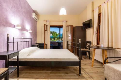 a bedroom with a bed and a couch at Kastro Studios in Damouchari