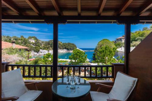 a view of the ocean from a room with a table and chairs at Kastro Studios in Damouchari