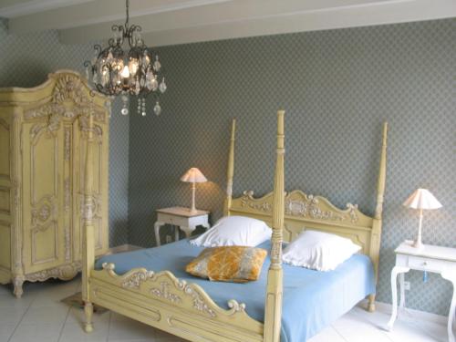 A bed or beds in a room at Chateau Rousselle