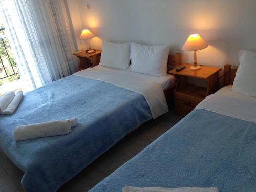 Postel nebo postele na pokoji v ubytování Hotel Maria-Elena