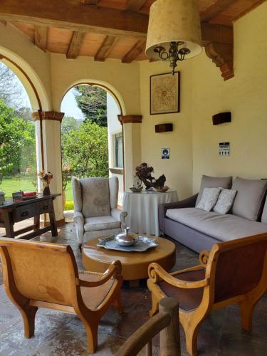Zona de estar de Casa Bugambilia, Un Pequeño Hotel en Tepoztlán