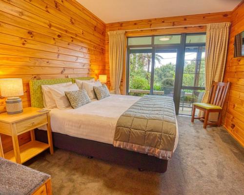 Gallery image of Paparoa Beach Hideaway with Hot Tub in Barrytown