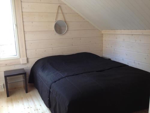 Un pat sau paturi într-o cameră la Nestorinranta Villa