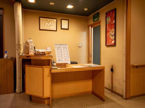 an office with a desk in a room at Ryokan Hakura in Yamanouchi