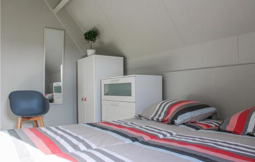 Postel nebo postele na pokoji v ubytování Stunning Home In Breskens With Kitchen