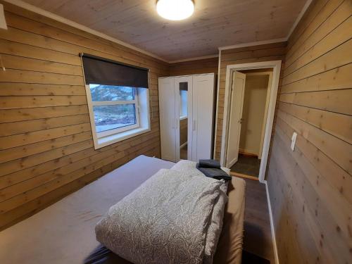 En eller flere senge i et værelse på Atlanterhavsveien Rorbuer