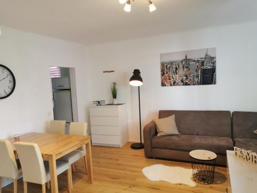 a living room with a table and a couch at Citycenter Apartment Stadthalle in Graz