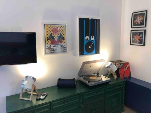 Sleeps 8 Pet friendly Garden & Roof Terrace