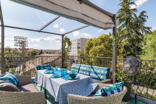 Sleeps 8 Pet friendly Garden & Roof Terrace