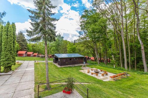 Jardín al aire libre en Kemp Andělská laguna Slapy
