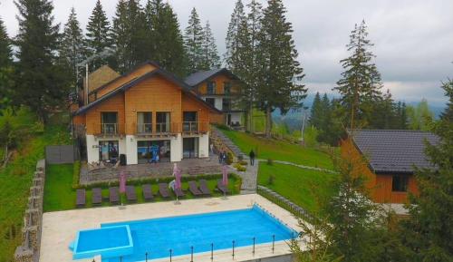 an aerial view of a house with a swimming pool at Gogodz Chalet Resort in Yablunytsya