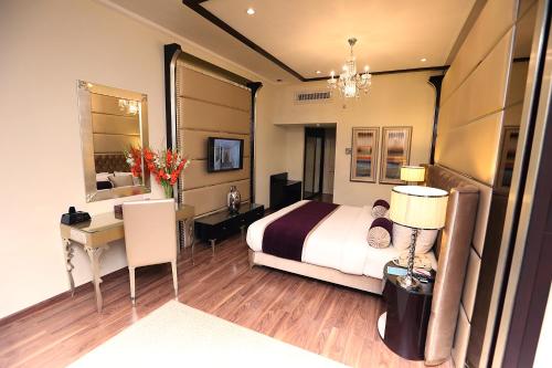 Cama o camas de una habitación en Ramada by Wyndham Multan