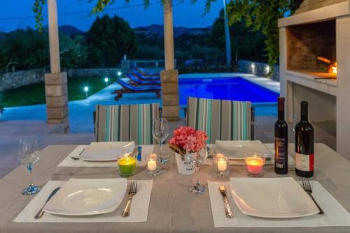 Swimming pool sa o malapit sa Villa Rustica