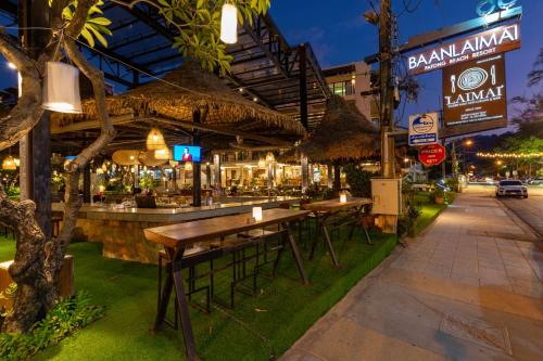 Restoran atau tempat lain untuk makan di Baan Laimai Beach Resort & Spa - SHA Extra Plus