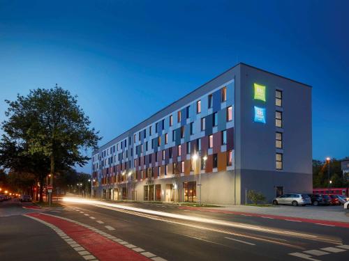a building on the side of a street at night at ibis Styles Bayreuth in Bayreuth