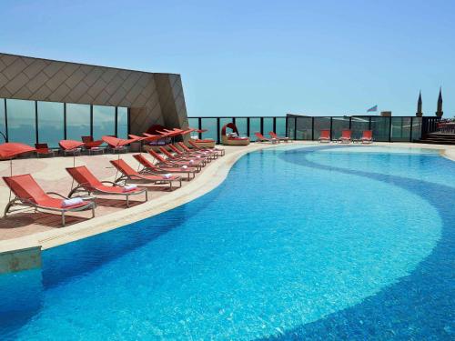 Бассейн в Fairmont Baku, Flame Towers или поблизости