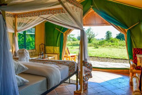 Postel nebo postele na pokoji v ubytování Africa Safari Serengeti Ikoma
