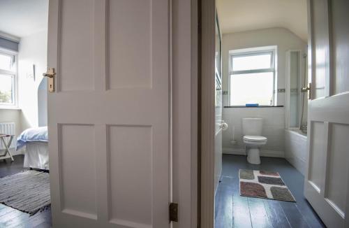 Kylpyhuone majoituspaikassa BlueTit Lodge