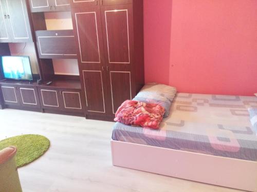 a bed in a room with a pink wall at Мегацентр in Chernihiv