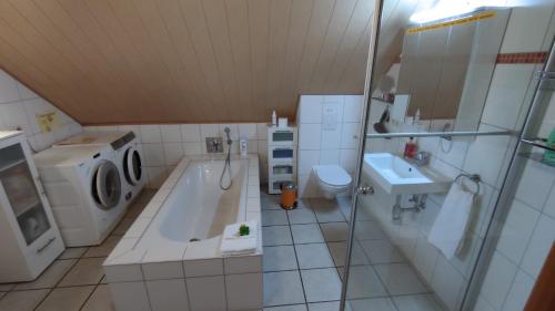 Ένα μπάνιο στο Ferienwohnung Uchte
