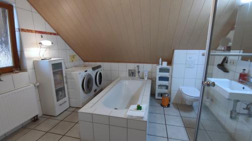 Ένα μπάνιο στο Ferienwohnung Uchte