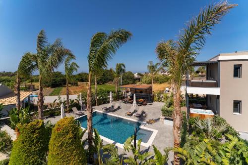 Πισίνα στο ή κοντά στο Palmeral Luxury Suites