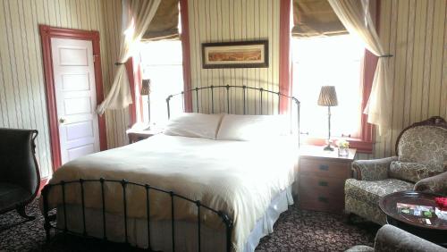 a bedroom with a bed and a dresser at Connor Hotel in Jerome