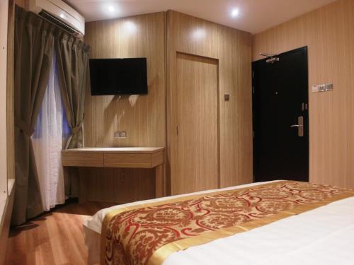 Postel nebo postele na pokoji v ubytování Mandarin Hotel Kota Kinabalu