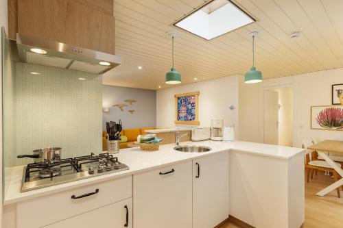 a kitchen with a sink and a stove at Center Parcs Bispinger Lüneburger Heide in Bispingen