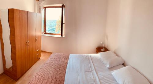 מיטה או מיטות בחדר ב-Bibinje SeaSide Apartment