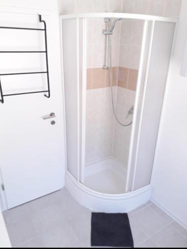 a shower in a bathroom with a black rug at Apartment Relax in Vir