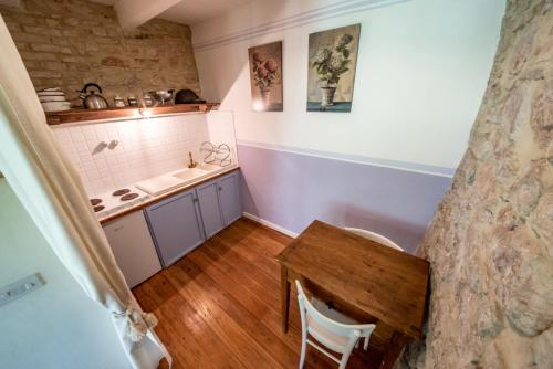 a small kitchen with a table and a sink at Da Bacchetta in Assisi