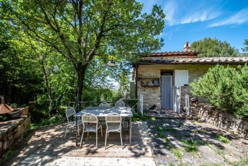 a table and chairs on a patio in front of a house at Da Bacchetta in Assisi