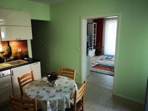 Kuchyň nebo kuchyňský kout v ubytování Grünheide am See