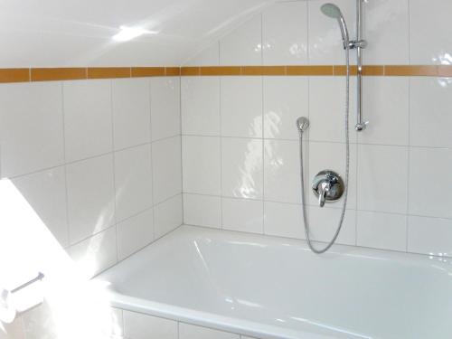 Ένα μπάνιο στο Holiday Home Lehner im Wald by Interhome