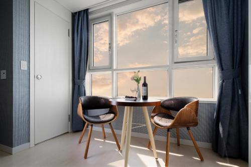 a table and two chairs in front of a window at Ever8 Serviced Residence in Seoul