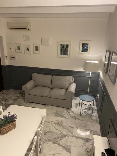 a living room with a couch and a table at Aduepassi apartments in Manfredonia