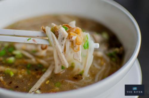 ホテルの敷地内または近くでの食事または食べ物