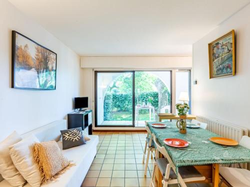 Photo de la galerie de l'établissement Apartment Les Hauts de Bordagain-10 by Interhome, à Socoa