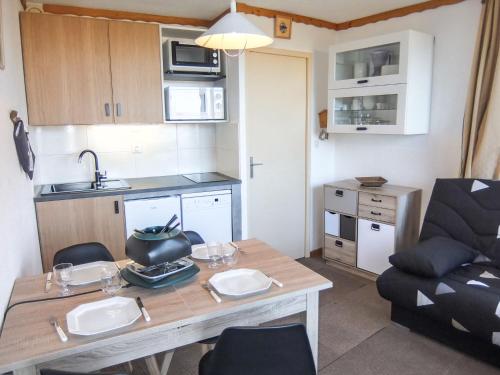 Apartment Boëdette 213 A by Interhome
